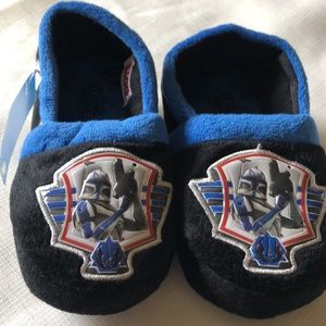 Slippers Star Wars Clone Wars boys size 11M lights up when moving fabric upper